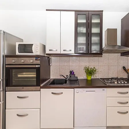 Put Lokvice I Апартаменты